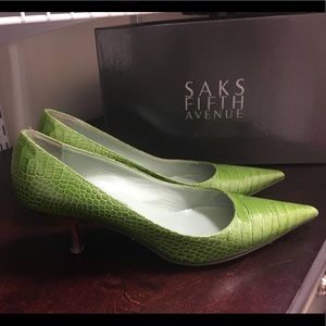 Saks Fifth Avenue Kitten heel pumps